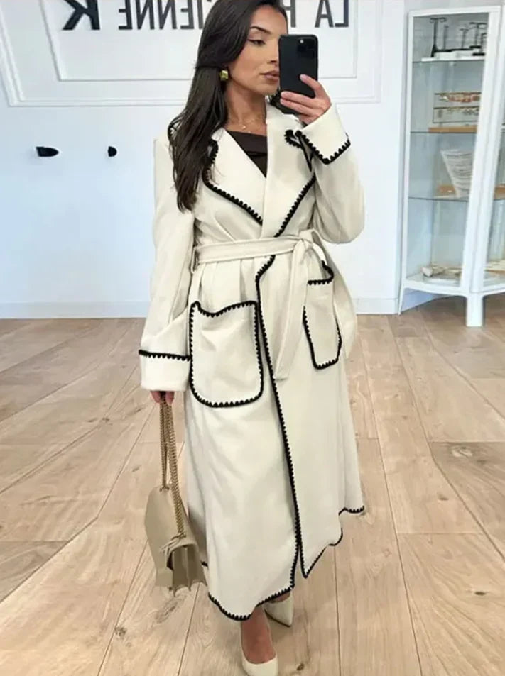 Caroline | Elegant trenchcoat med bælte i taljen og sidelommer
