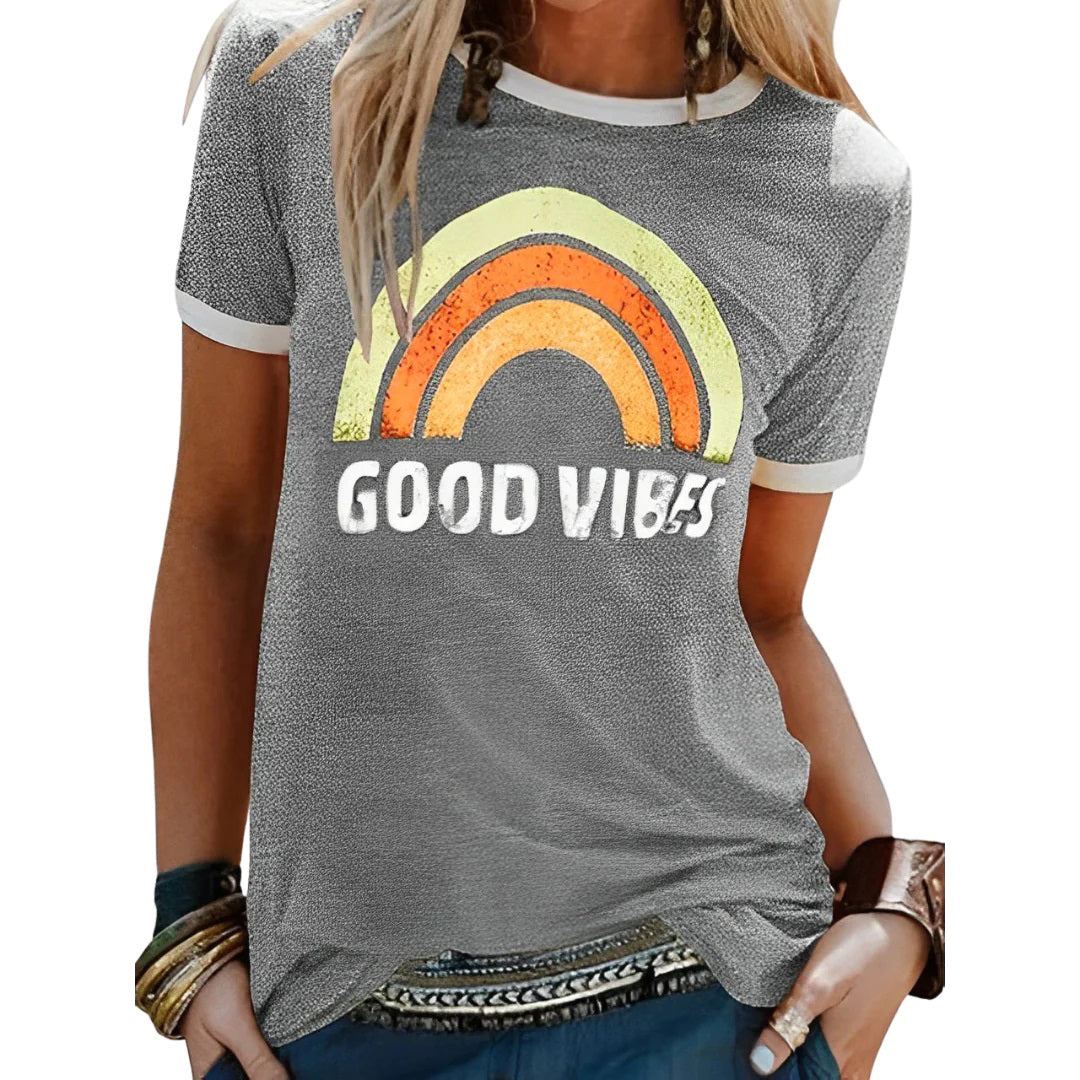 Afslappet og farverig grafisk T-shirt