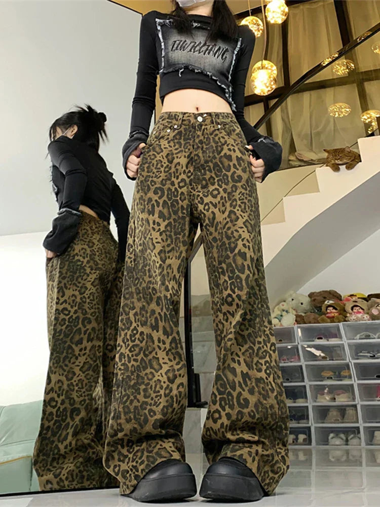 Dame Jeans med Leopardsprint og Brede Ben
