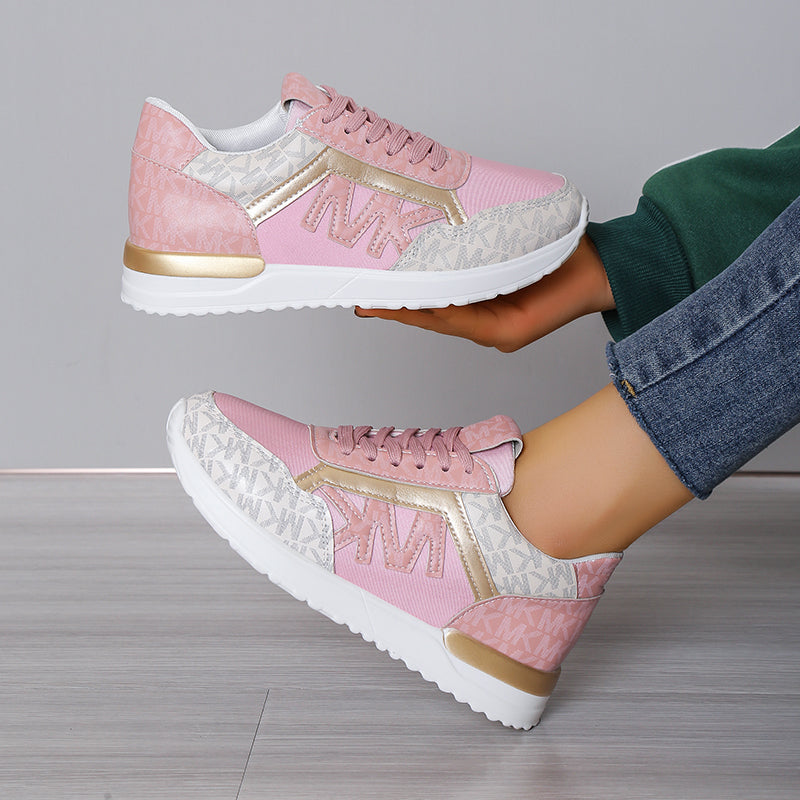 Nera - Sneakers med sikker snørelukning og polstret sål