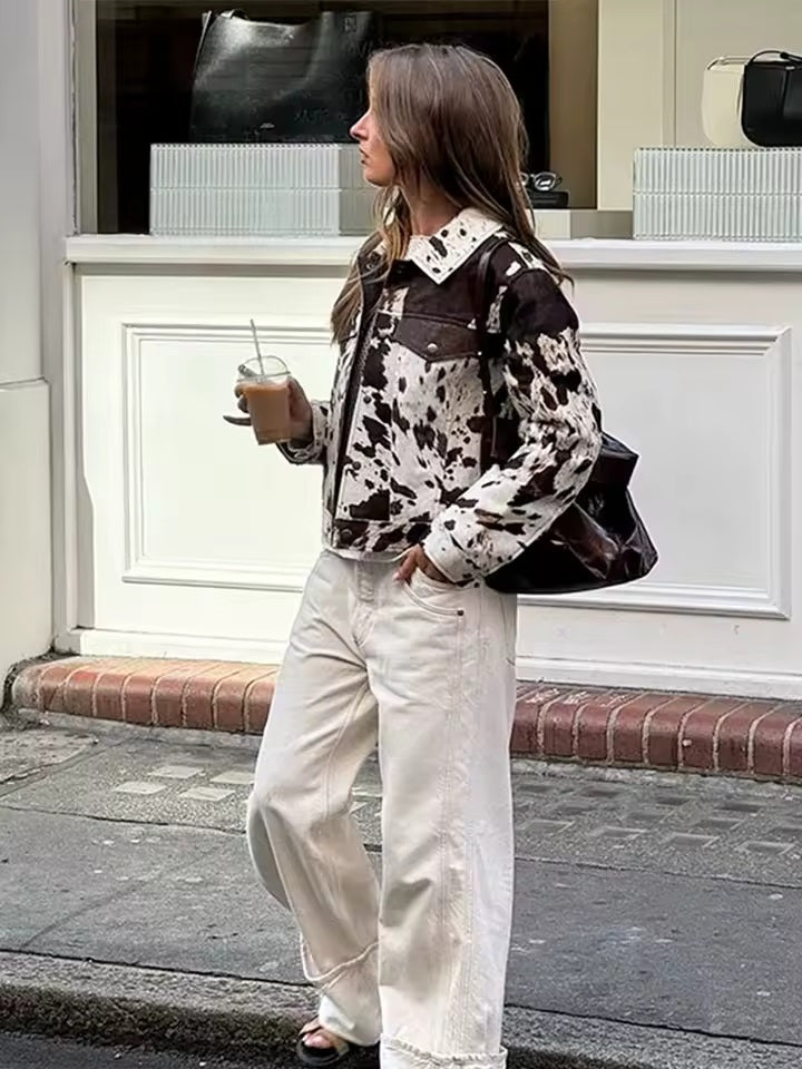 Maja | Markant jakke med ko-print i varme beige nuancer