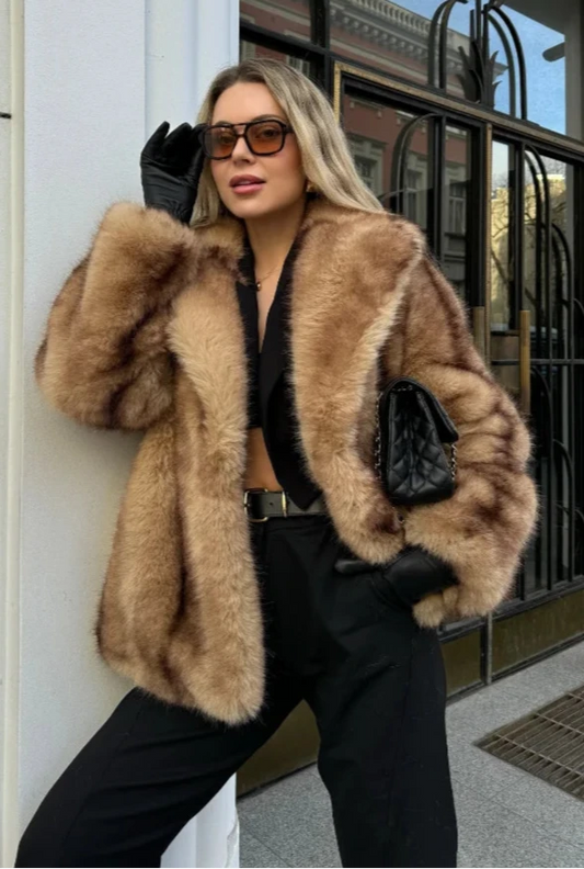 Katrine | Luksuriøs brun oversized kunstpels frakke til kolde dage