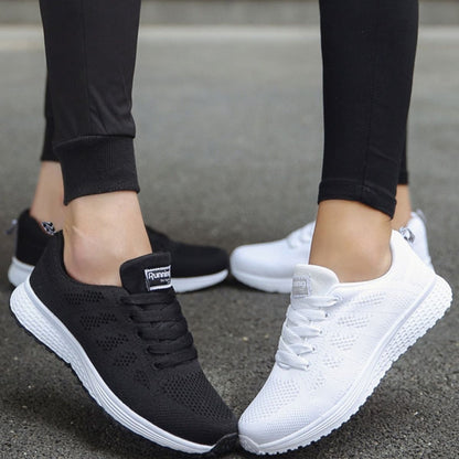 Dina casual sneakers med let sål og afslappet pasform