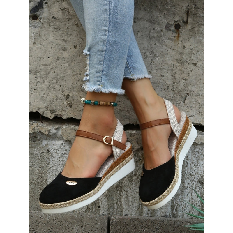 Elizabeth - Slingback kilehælsandaler med spænderem og rund