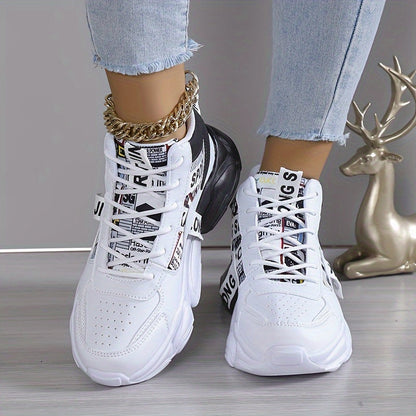 Dagmar - Alsidige ankelhøje sneakers med flad tå og