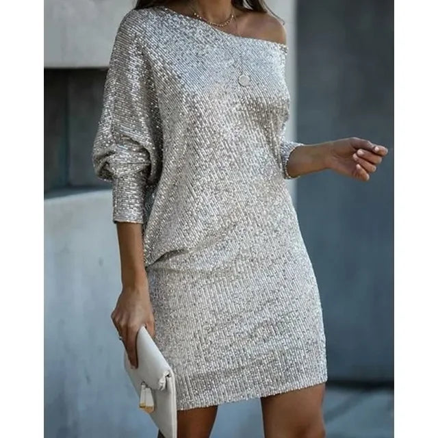 Alana - Glitrende off-shoulder kjole med sequin-detaljer
