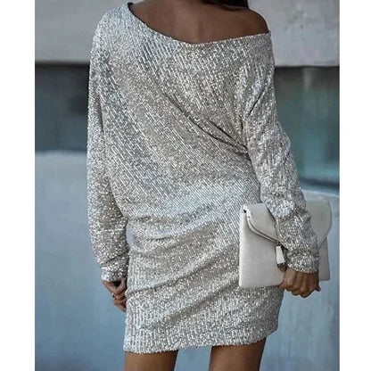 Alana - Glitrende off-shoulder kjole med sequin-detaljer