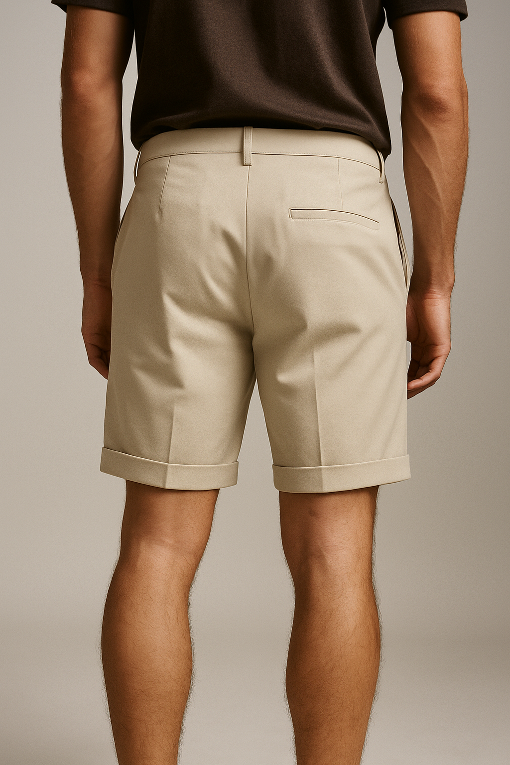 Afslappet Letvægts Beige Herreshorts Med Læg