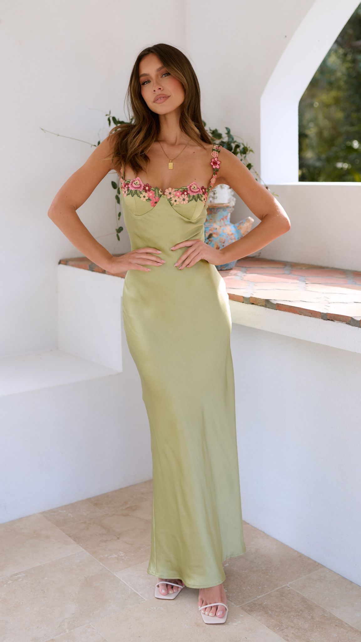 Blomstret Sommer Maxi Kjole Med Smalle Stropper