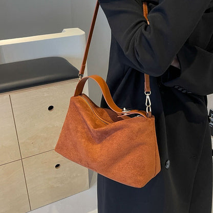 Alvilde | Skuldertaske i blødt ruskind med retro look
