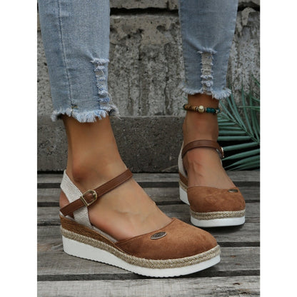 Elizabeth - Slingback kilehælsandaler med spænderem og rund
