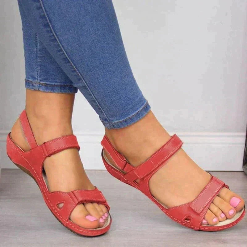 Nova - Behagelige sandaler med justerbare remme for en