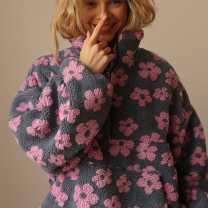 Emilia | Blød sherpa-hoodie med florale detaljer og afslappet pasform