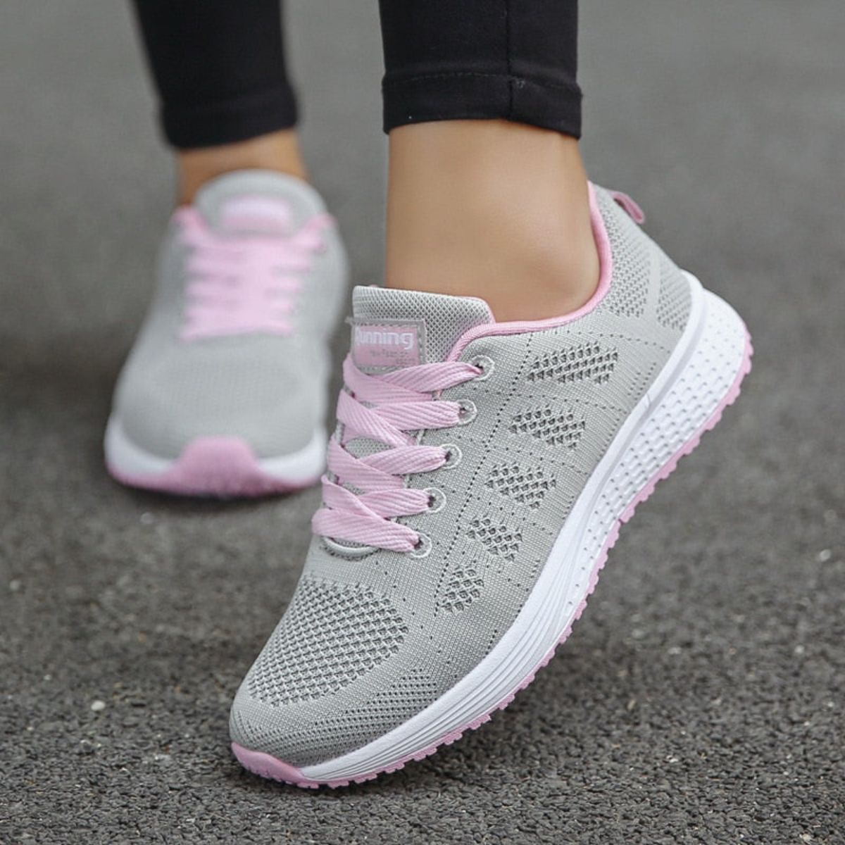 Dina casual sneakers med let sål og afslappet pasform
