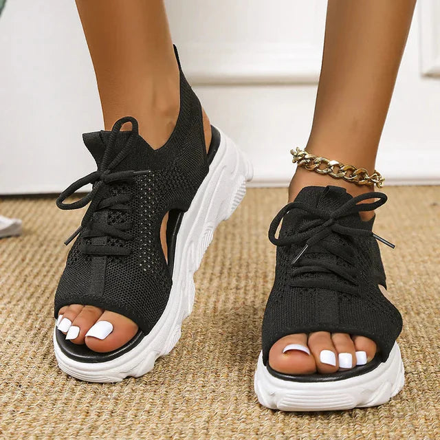 Ava åndbare sandaler med sikker ankelrem og kilehætte