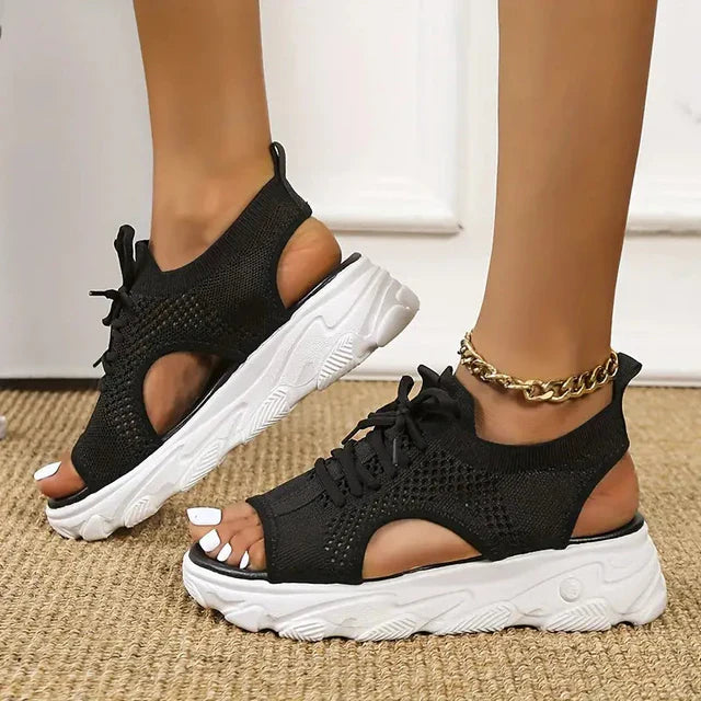 Ava åndbare sandaler med sikker ankelrem og kilehætte
