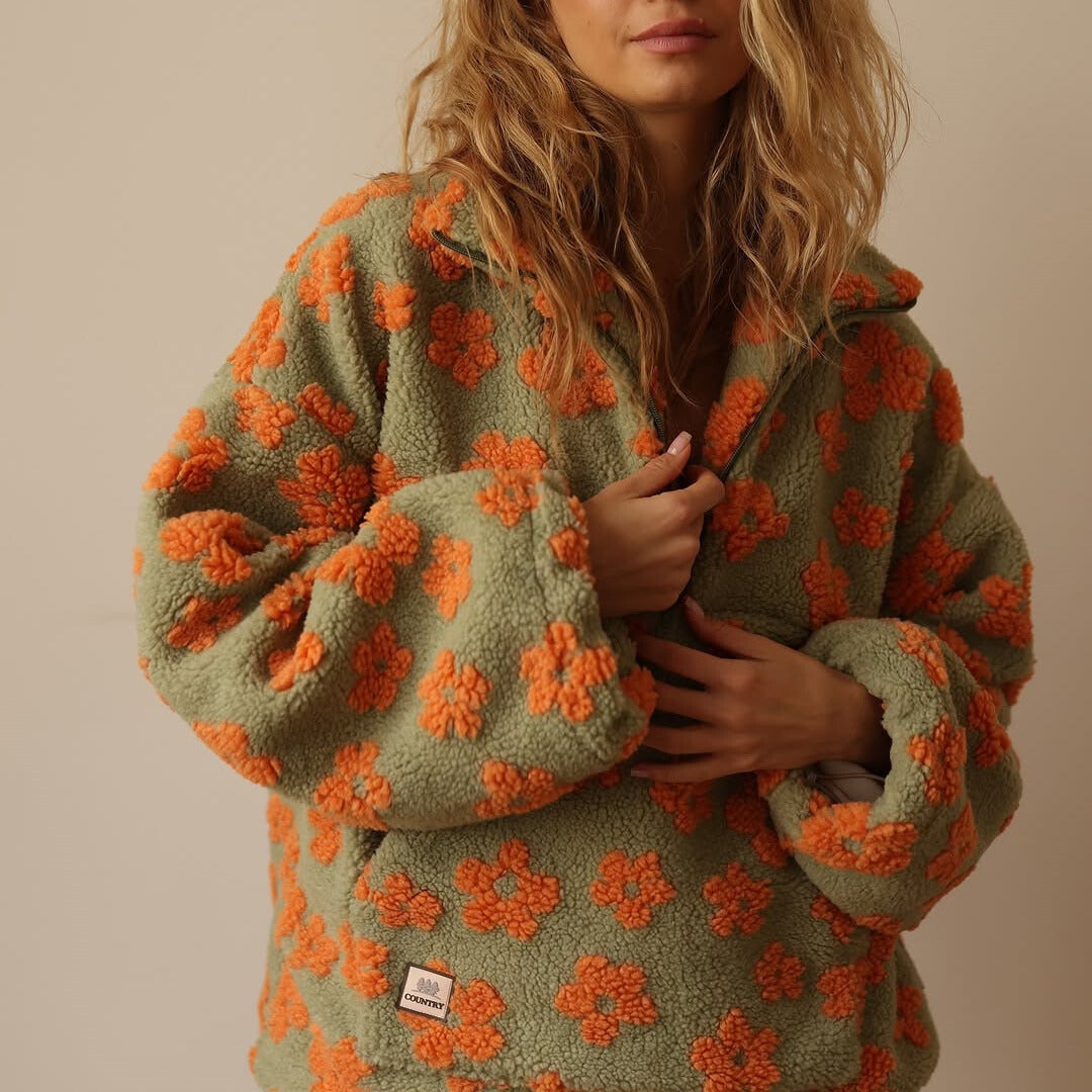 Emilia | Blød sherpa-hoodie med florale detaljer og afslappet pasform