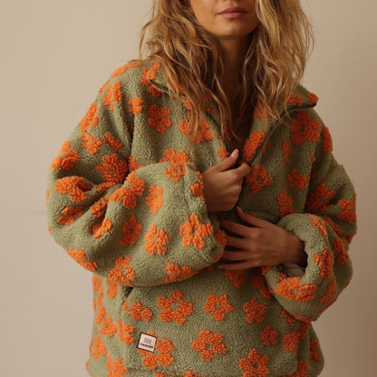 Emilia | Blød sherpa-hoodie med florale detaljer og afslappet pasform