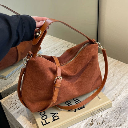 Alvilde | Skuldertaske i blødt ruskind med retro look