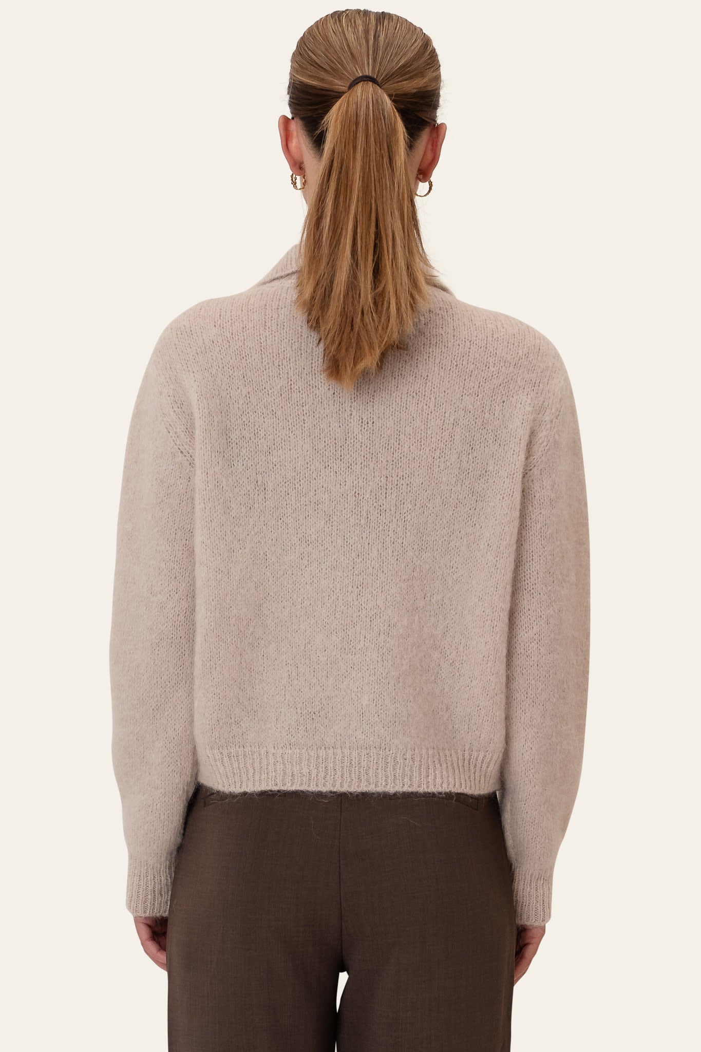 Emma | Strikket Polotrøje I Beige Med Klassisk Krave