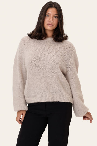 Ellen | Blød Strikpullover I Beige Med Ballonærmer