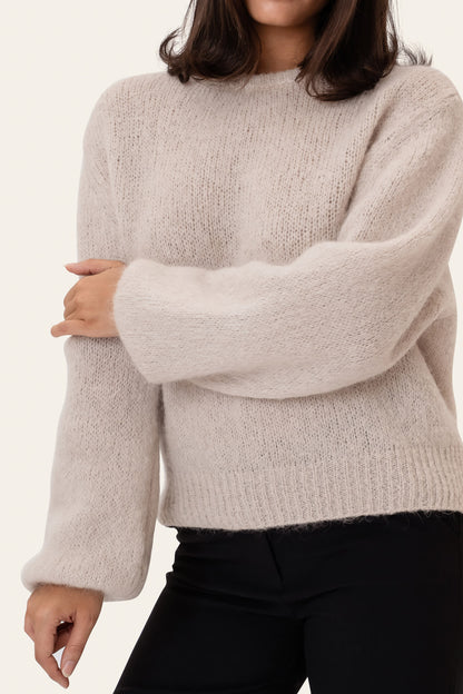 Ellen | Blød Strikpullover I Beige Med Ballonærmer
