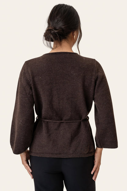 Clara | Elegant Slå-Om Cardigan I Mørkebrun Med Bælte
