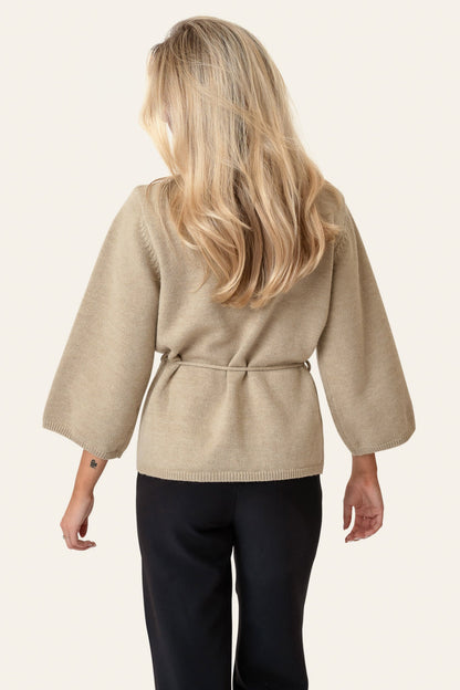Emilie | Elegant Slå-Om Cardigan I Beige Med Bælte