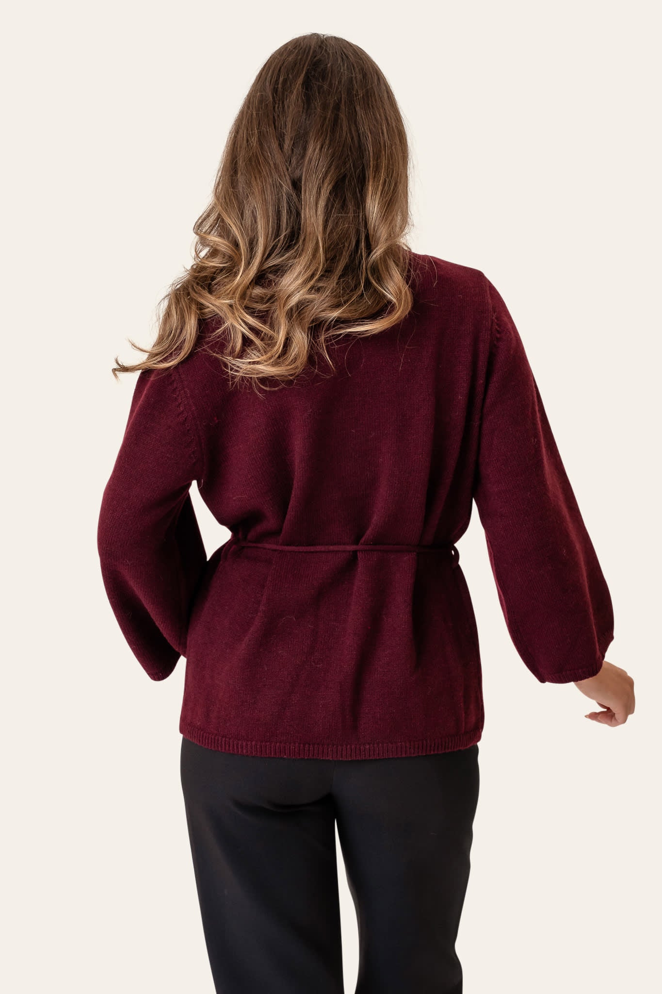 Astrid | Elegant Slå-Om Cardigan I Bordeaux Med Bælte