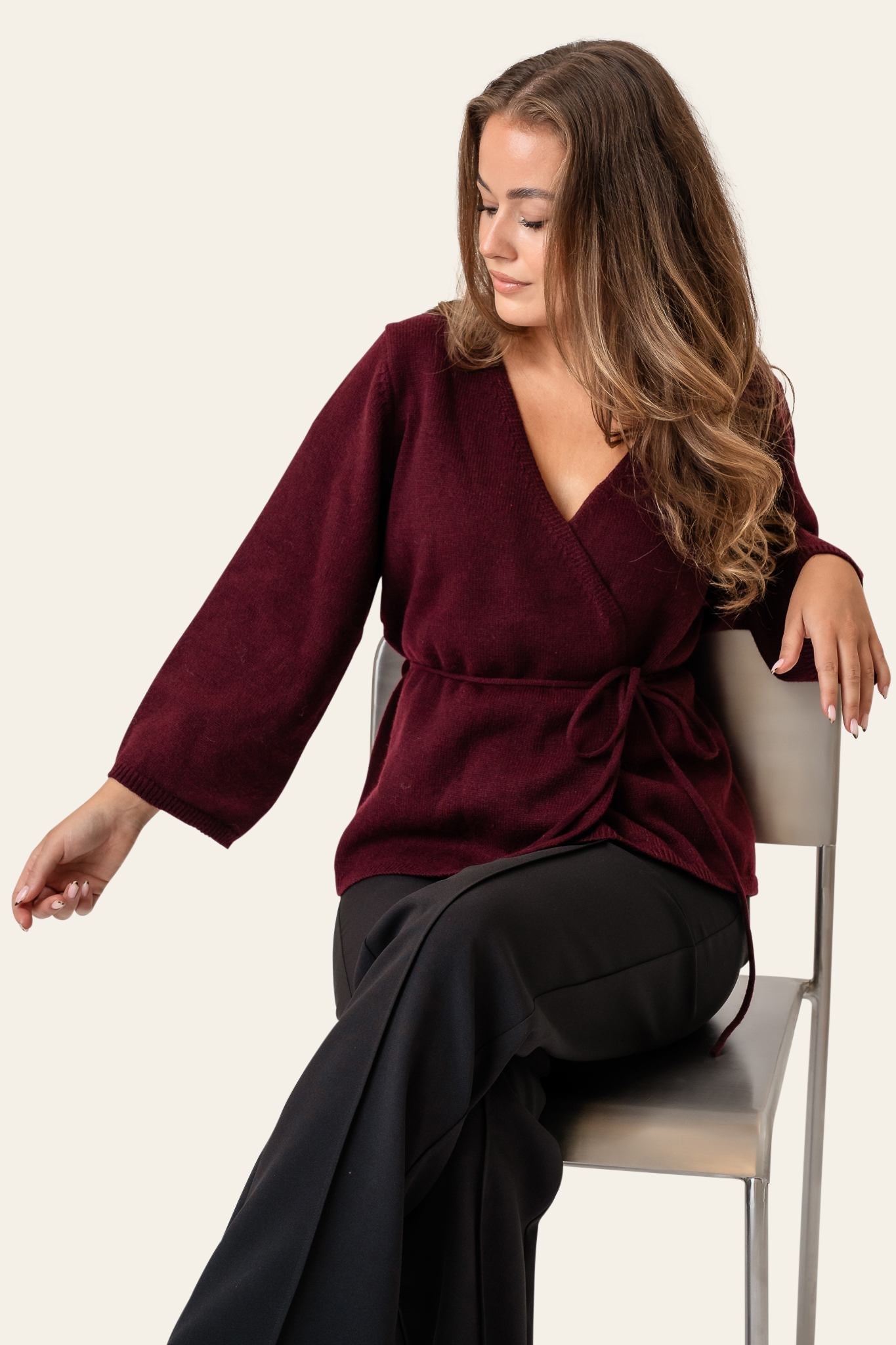 Astrid | Elegant Slå-Om Cardigan I Bordeaux Med Bælte