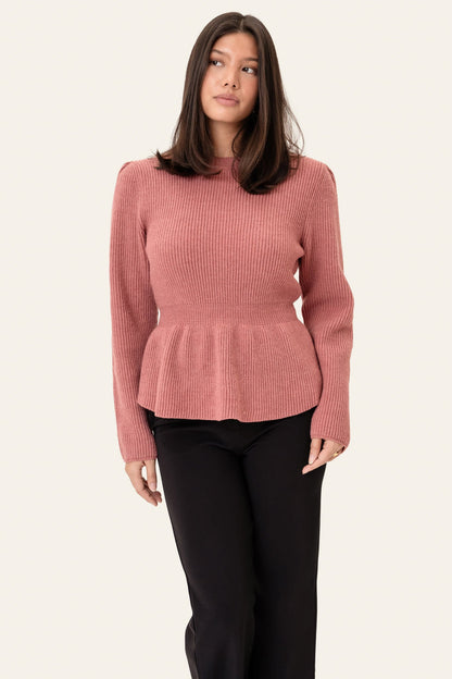 Tilde | Ribstrikket Bluse I Dusty Rose Med Feminin Talje