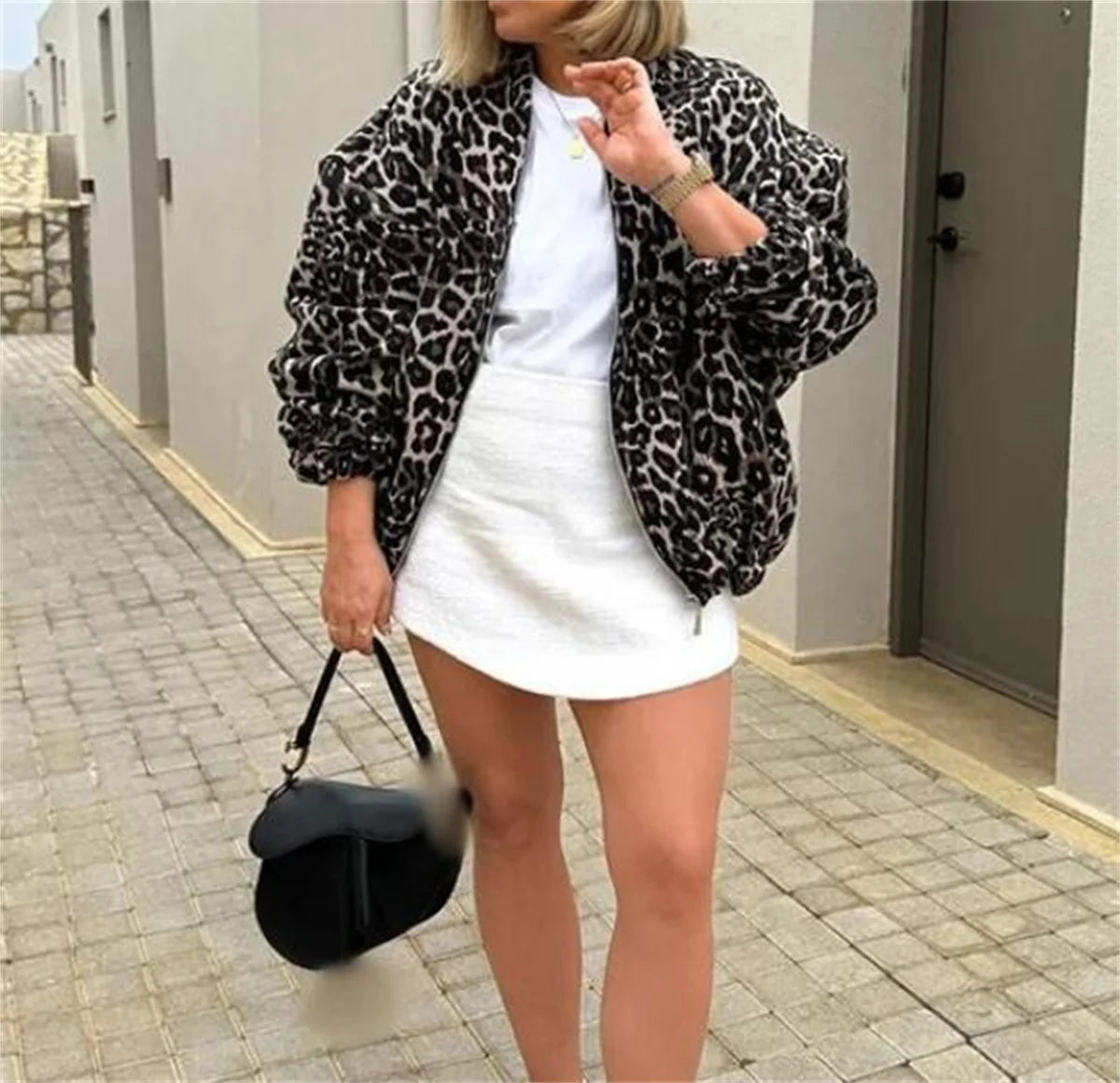 Katrine | Bomberjakke med Leopardprint, Lynlås & Komfortabel Pasform
