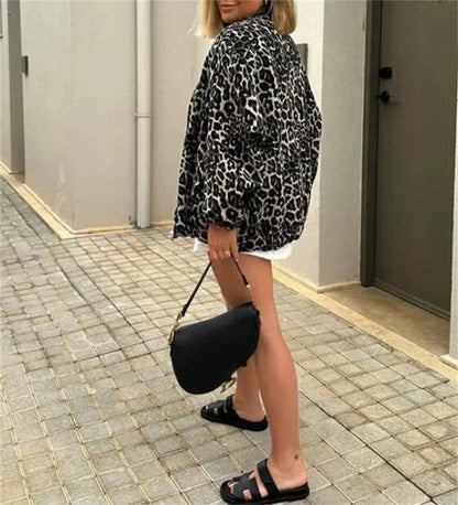 Katrine | Bomberjakke med Leopardprint, Lynlås & Komfortabel Pasform