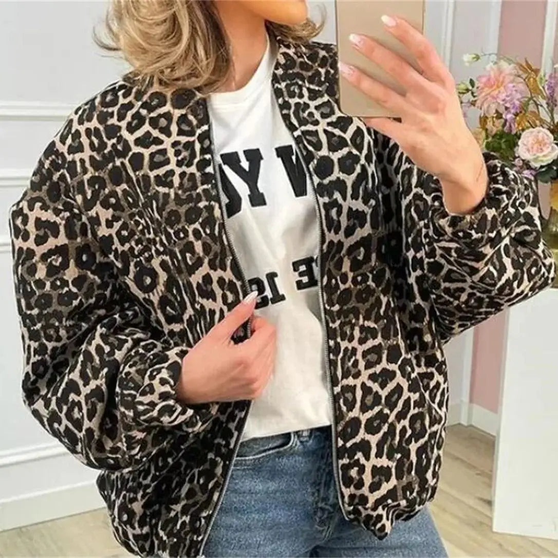 Katrine | Bomberjakke med Leopardprint, Lynlås & Komfortabel Pasform