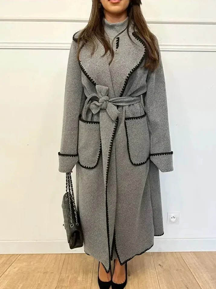 Caroline | Elegant trenchcoat med bælte i taljen og sidelommer