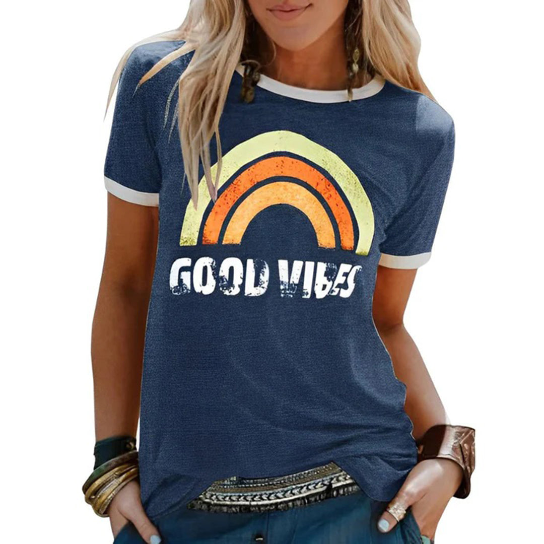 Afslappet og farverig grafisk T-shirt