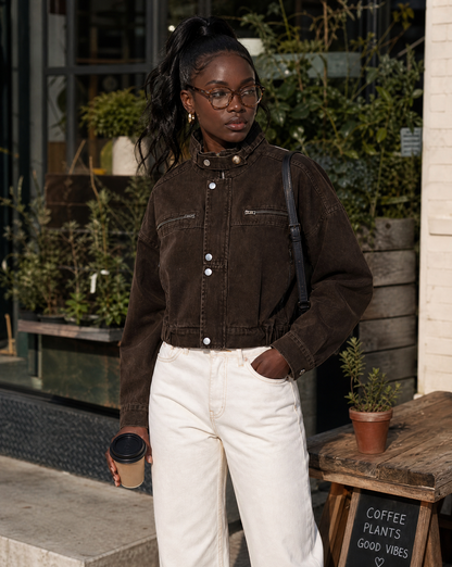 Freya | Struktureret kort brun denim jakke til kvinder
