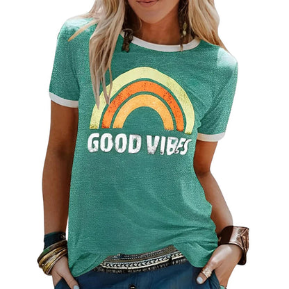 Afslappet og farverig grafisk T-shirt