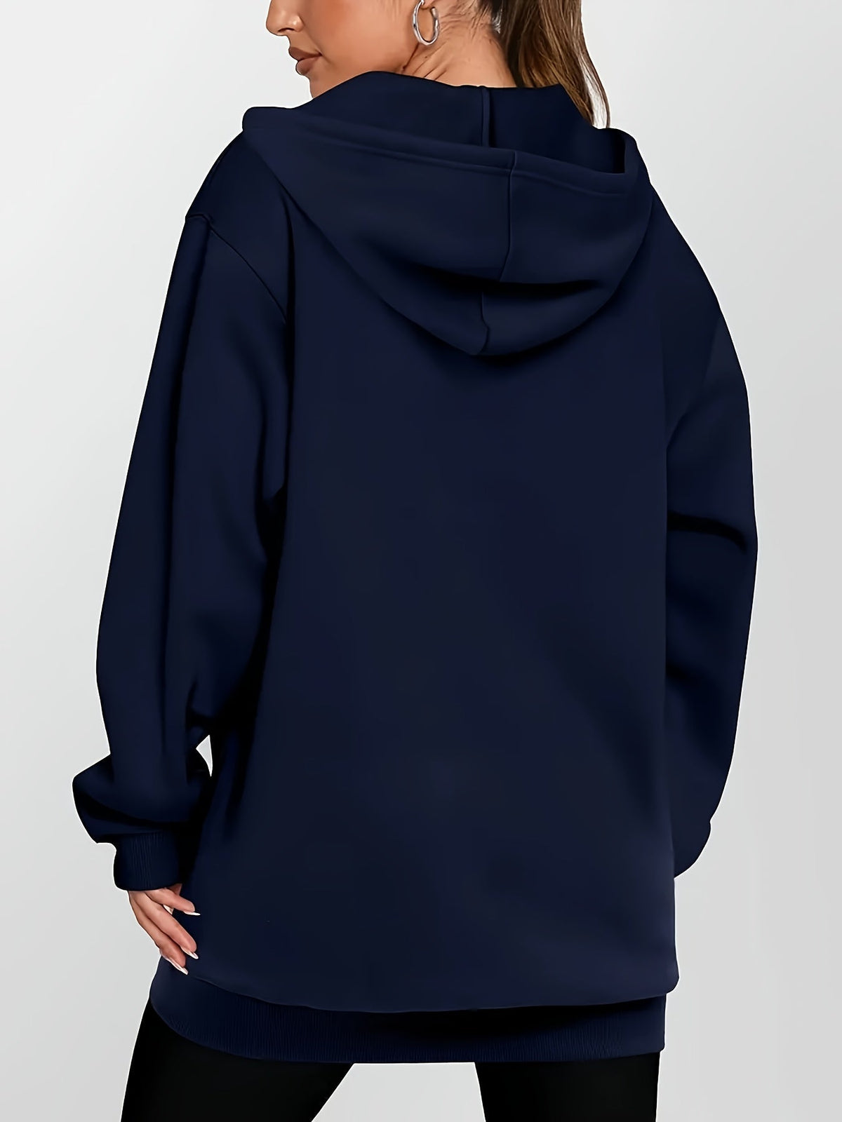 Yvonne | Lang hoodie med lynlås, kangurulommer og justerbar hætte