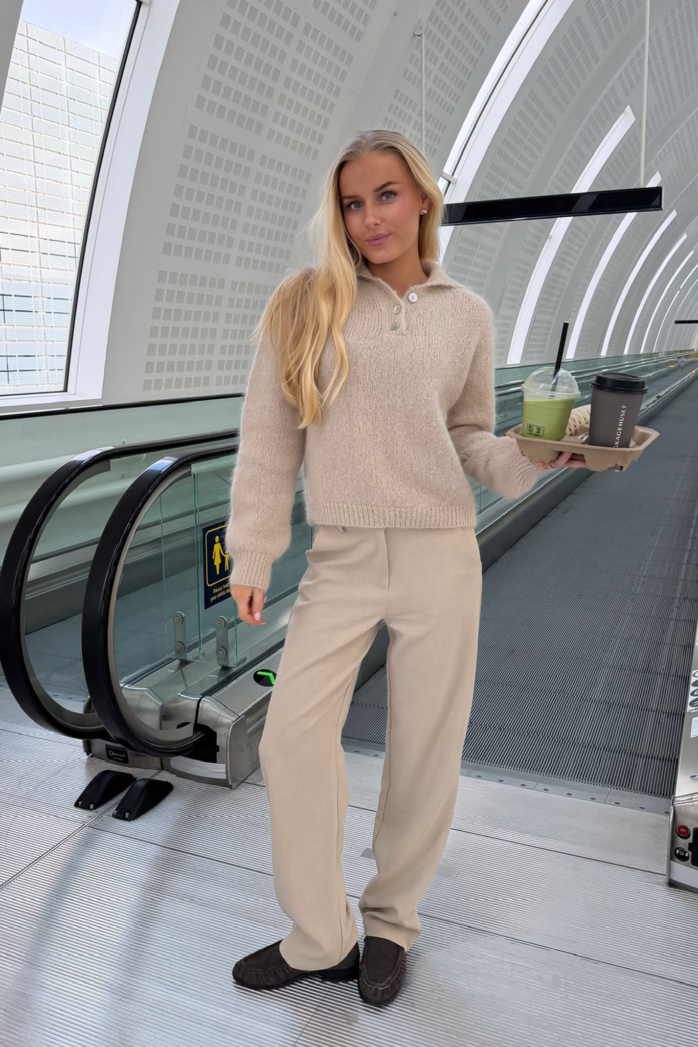 Emma | Strikket Polotrøje I Beige Med Klassisk Krave