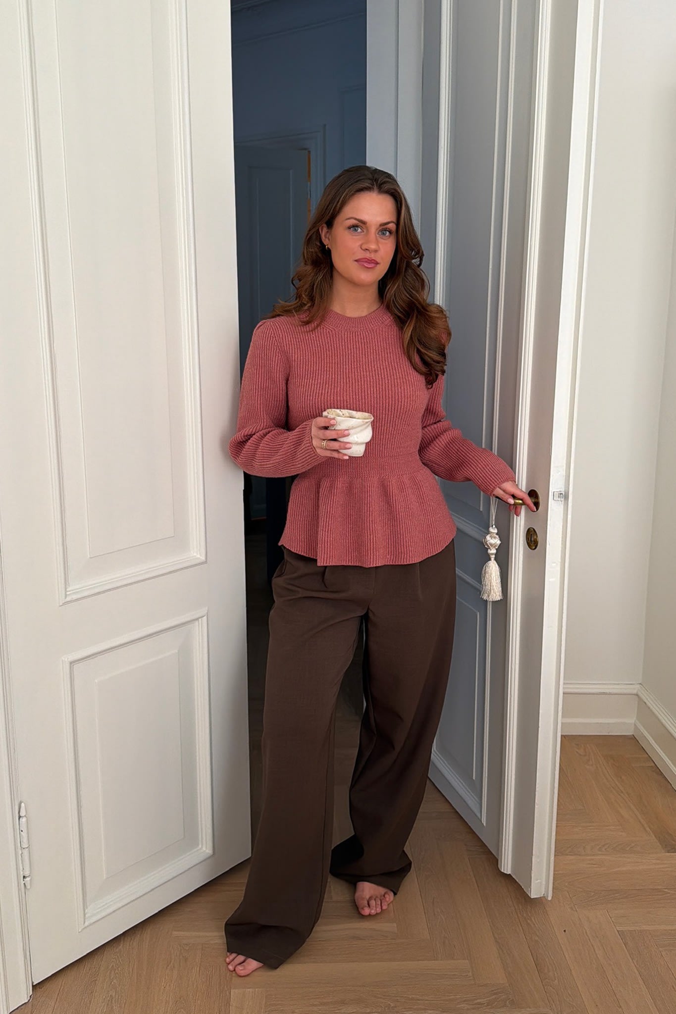Tilde | Ribstrikket Bluse I Dusty Rose Med Feminin Talje