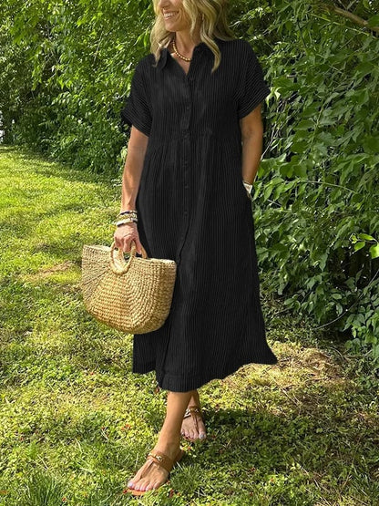 Regine | Stribet midi skjortekjole med knapper til afslappede dage