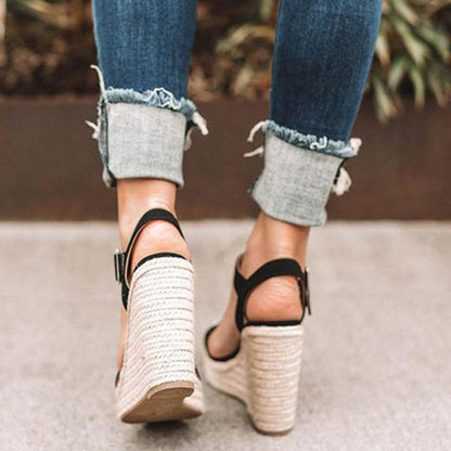 Lila – Espadrille kilehælsandaler med justerbar ankelrem