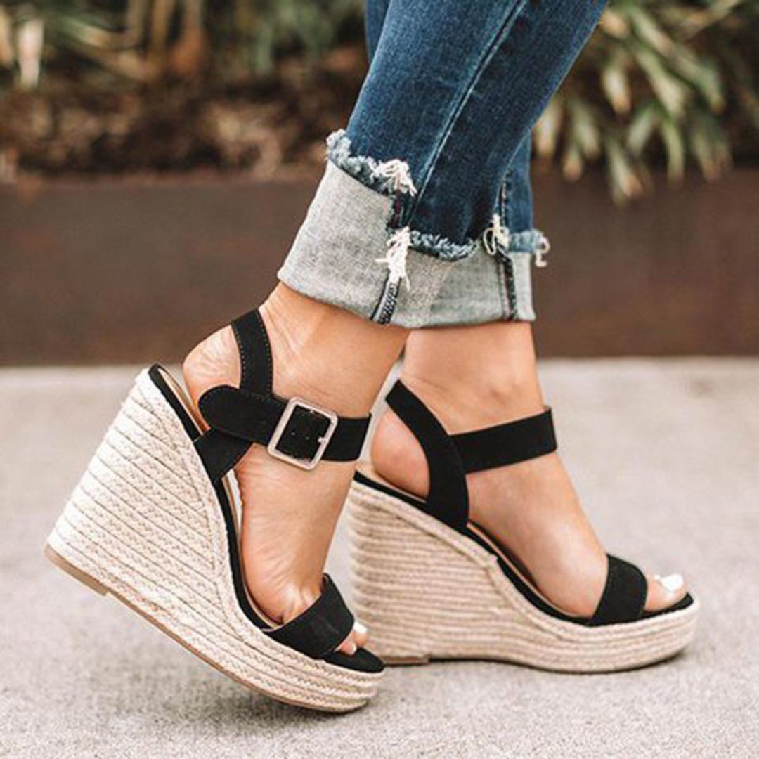 Lila – Espadrille kilehælsandaler med justerbar ankelrem