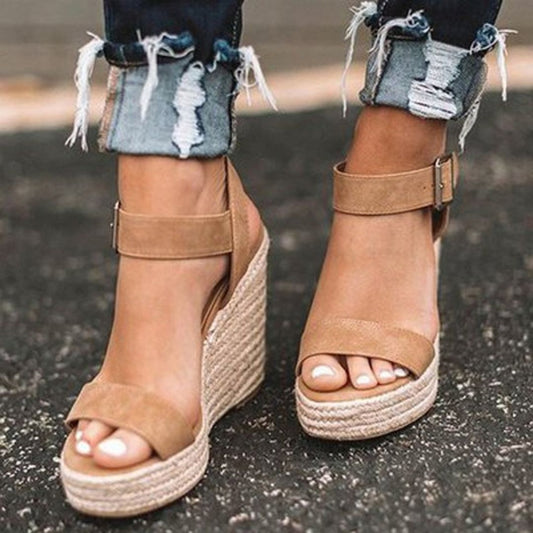 Lila – Espadrille kilehælsandaler med justerbar ankelrem