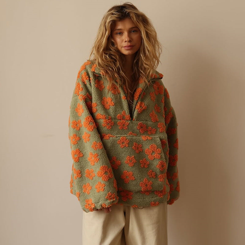Emilia | Blød sherpa-hoodie med florale detaljer og afslappet pasform