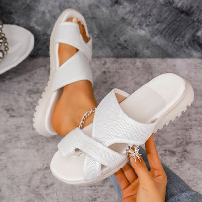 Danielle moderne slip-on hjemmesko med krydsede stropper