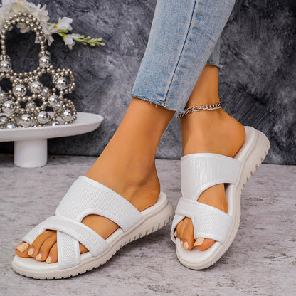 Danielle moderne slip-on hjemmesko med krydsede stropper