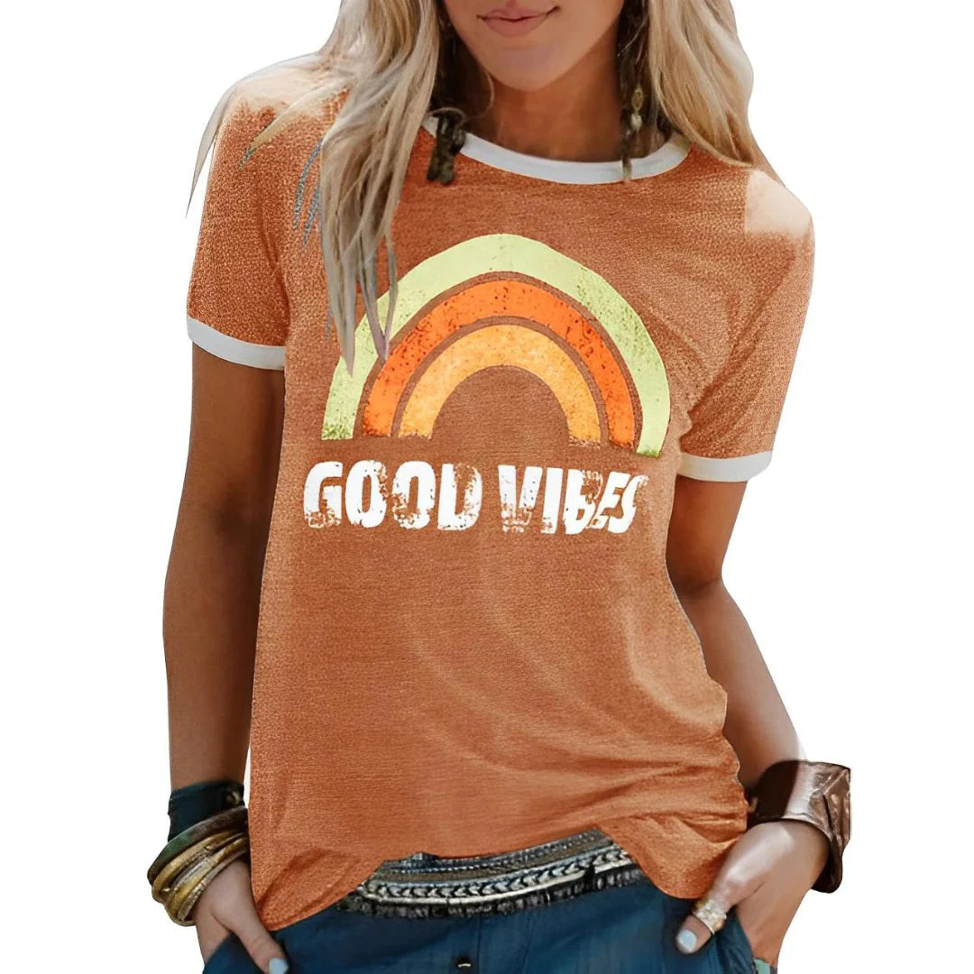 Afslappet og farverig grafisk T-shirt