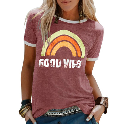 Afslappet og farverig grafisk T-shirt